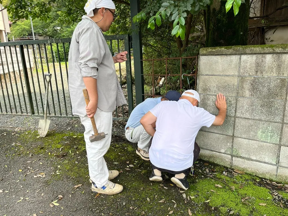境界杭の確認作業